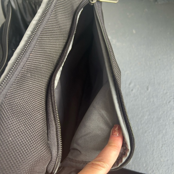 Swiss Army black travel bag. - Picture 6 of 15